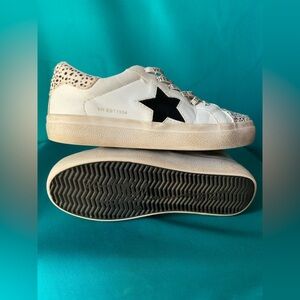 Stylish Vintage Havana Forever Wild Cheetah White and Black Women’s Sneakers